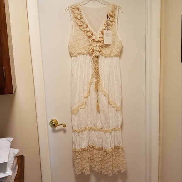 White Lace Cutout Embroidered Sleeveless Maxi Dress w/ Tassels made in Italy - Picture 6 of 14